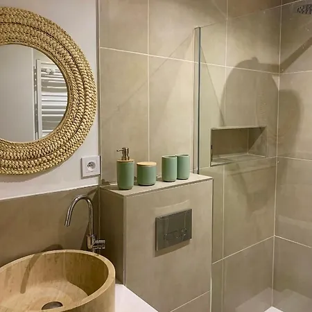 Apartamento La Belle Vue-charming Duplex With Sea View, 50 Meters From And Private Parking Saint-Raphaël