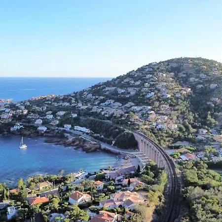 Apartamento La Belle Vue-charming Duplex With Sea View, 50 Meters From And Private Parking Saint-Raphaël